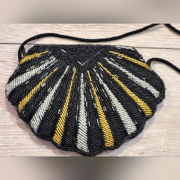 unbranded Handbags - Gorgeous Black Vintage Shell Purse